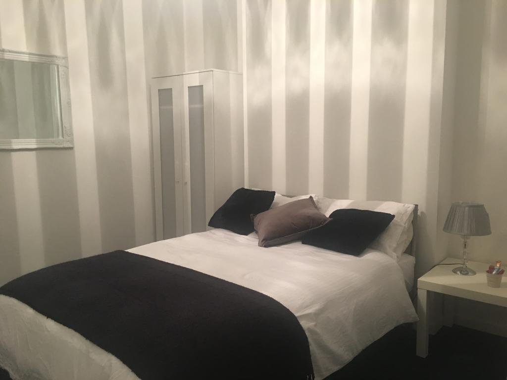 Lotus LodgeWestcliff-on-Sea エクステリア 写真